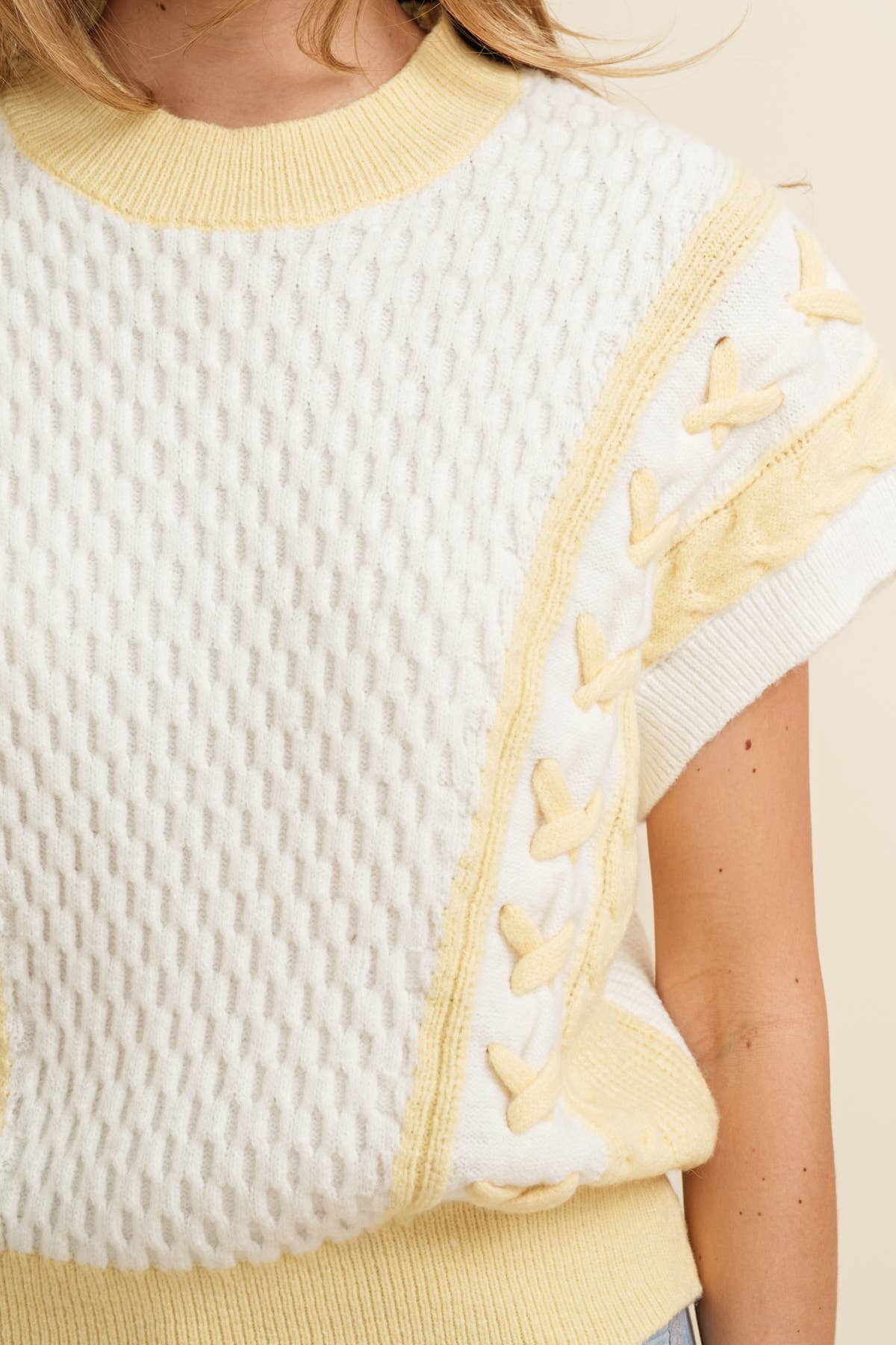 CSW13652 - CABLE KNIT SWEATER VEST: Ivory / L