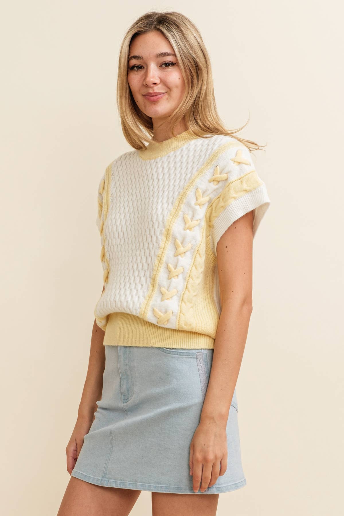 CSW13652 - CABLE KNIT SWEATER VEST: Ivory / L